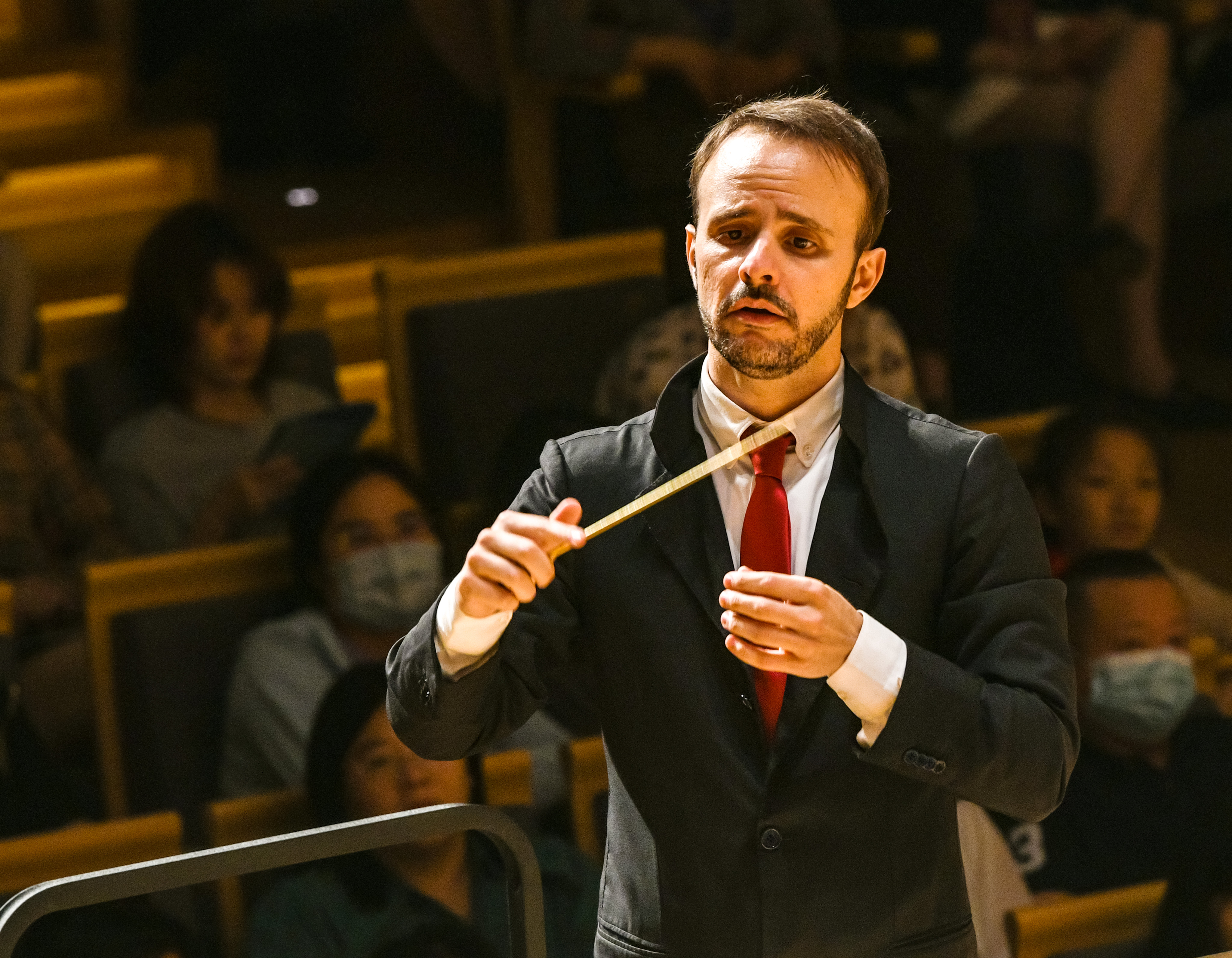Roberto Fiore conducting