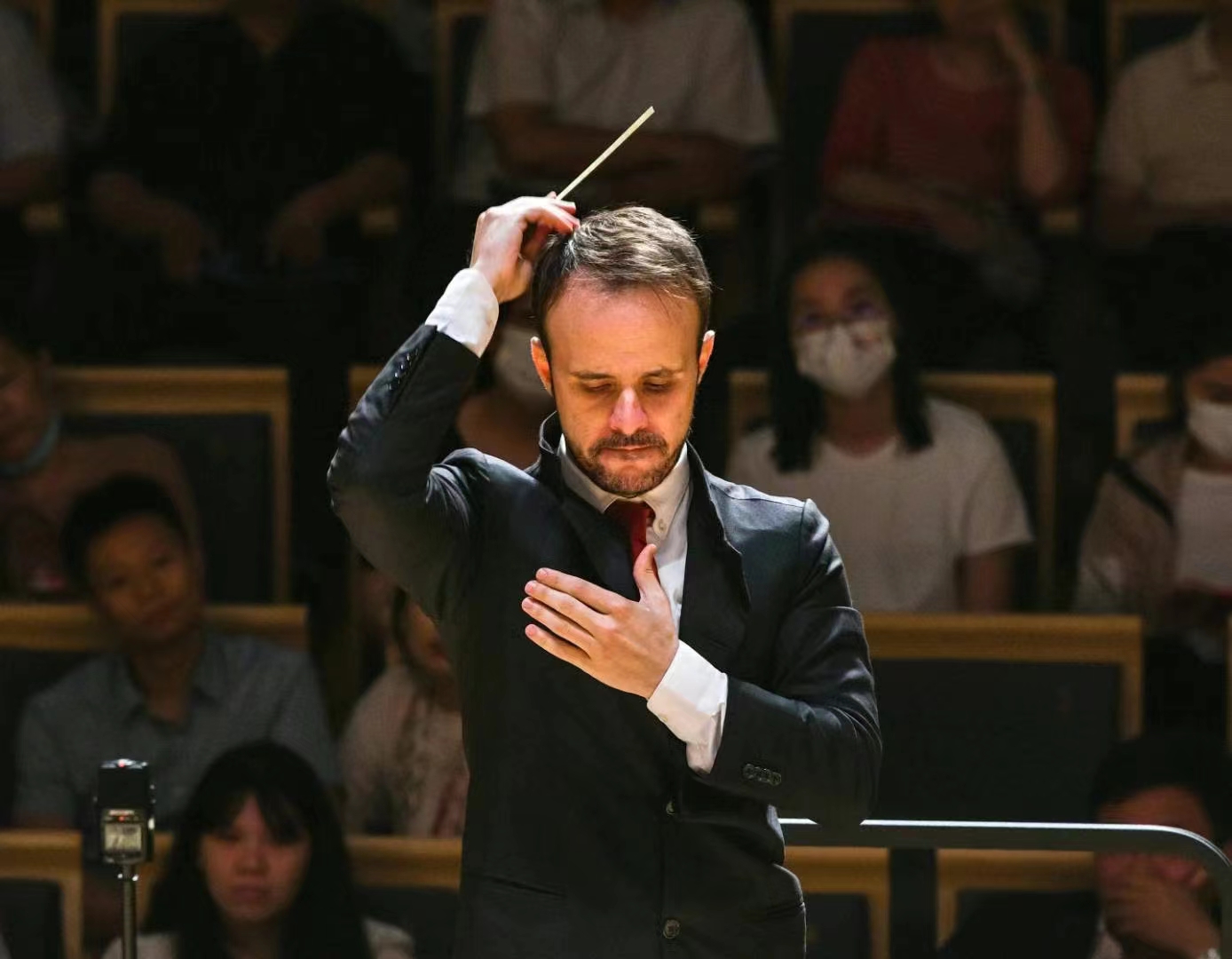 Roberto Fiore conducting live