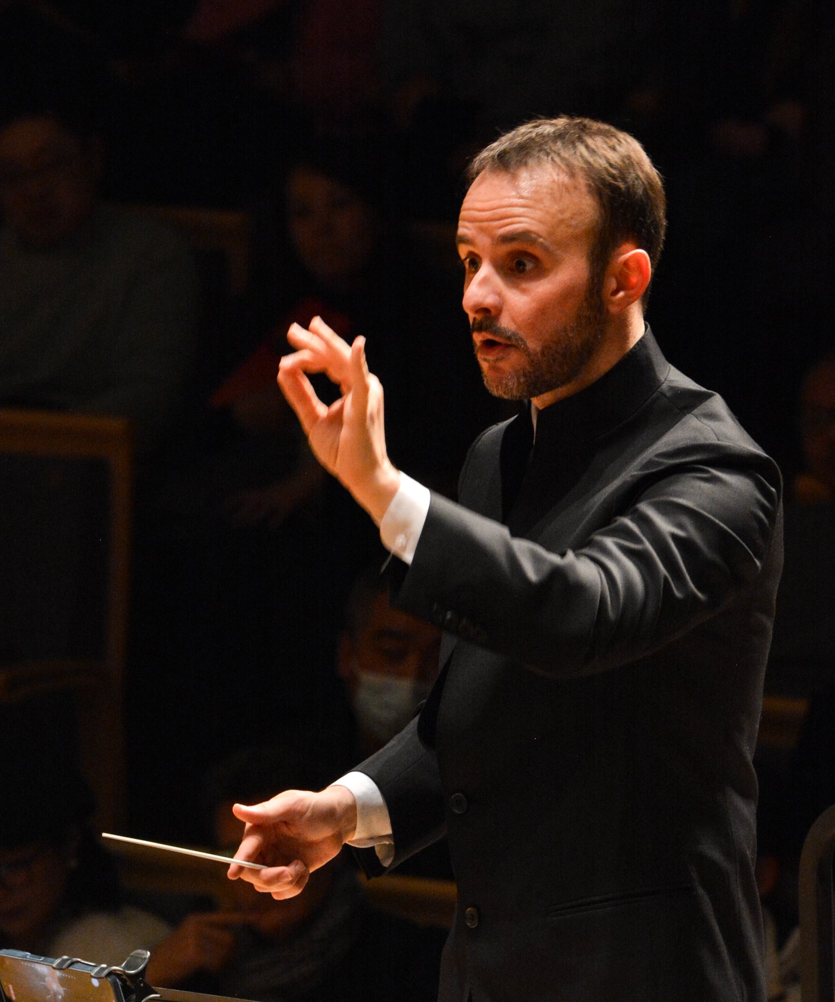 Roberto Fiore conducting expressively